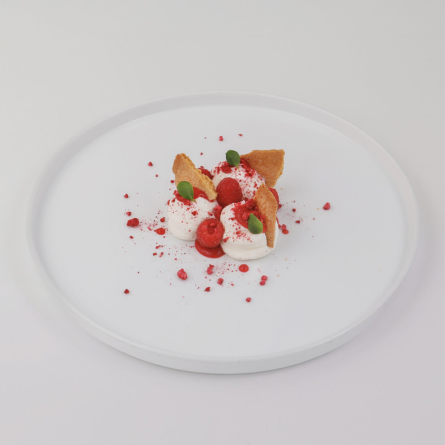 Vainilla Cream cheese mousse, crumble and raspberries